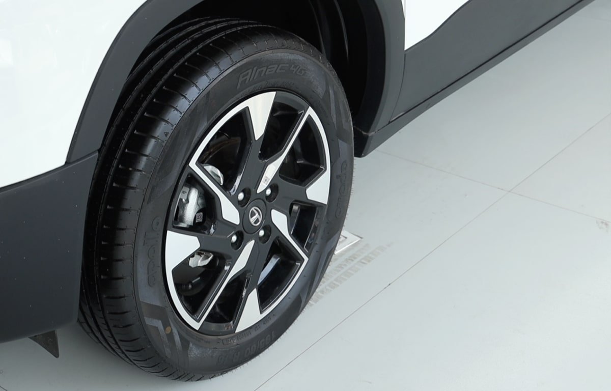 tata Punch 16-inch alloy wheels