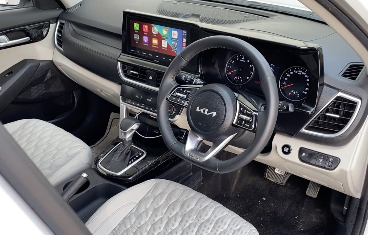 kia seltos interior