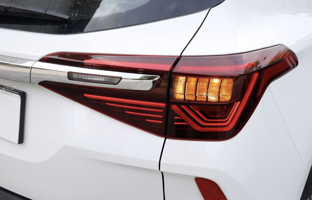 kia seltos led tail lamps