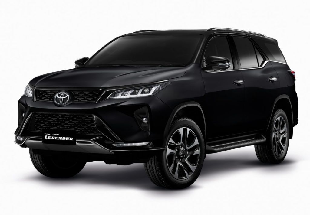 Toyota Fortuner facelift black colour