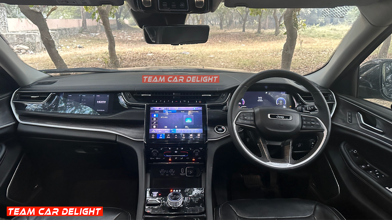 Jeep Grand Cherokee interiors