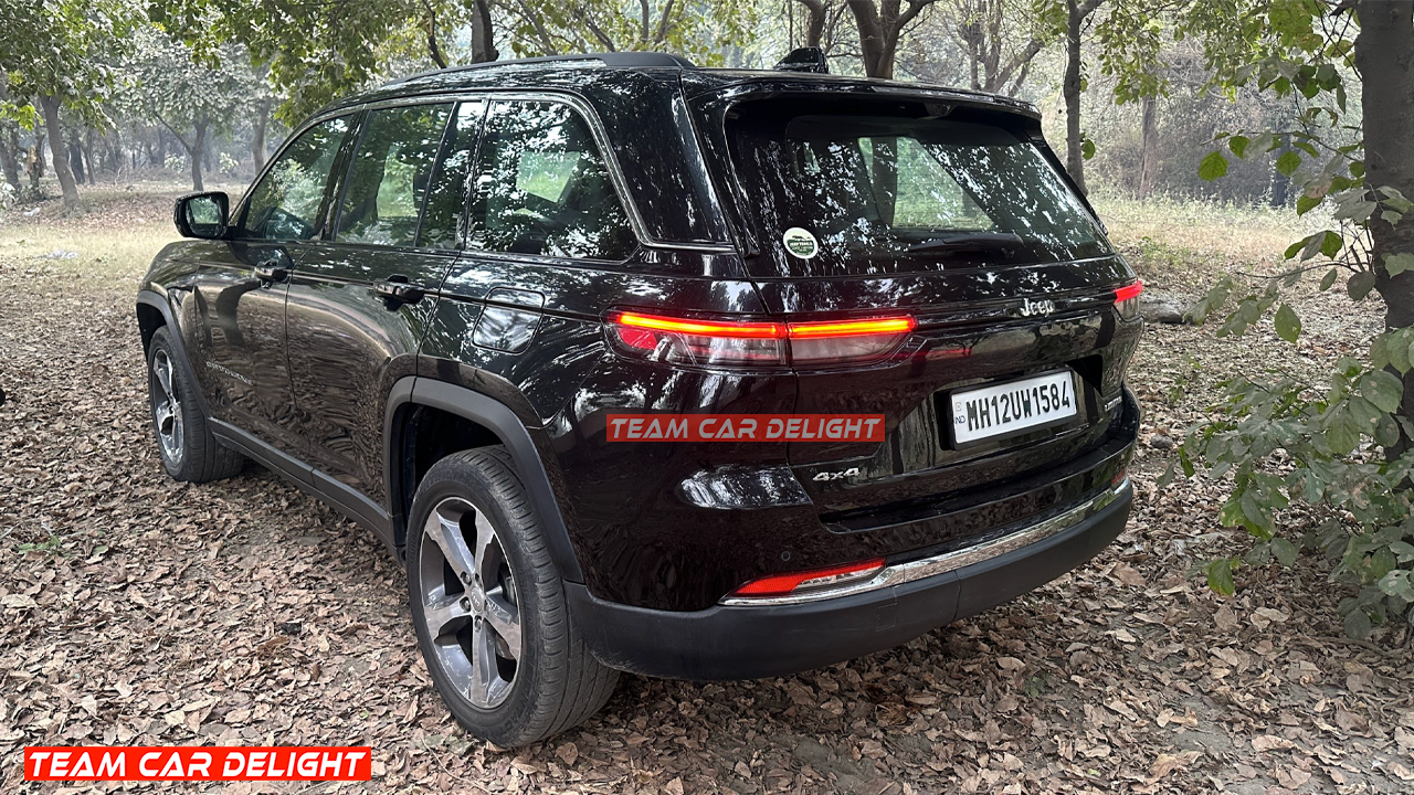 Jeep Grand Cherokee rear profile