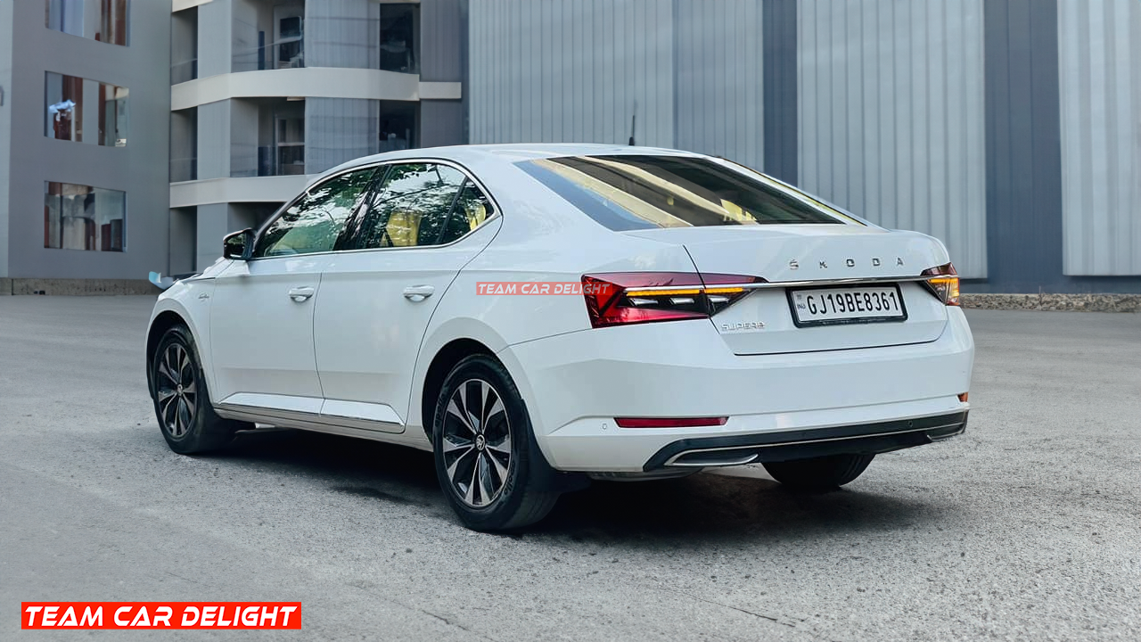 Skoda Superb Rear Profile